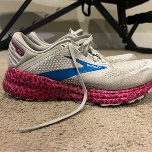 Brooks Women's Running Shoes - White, Blue, and Pink